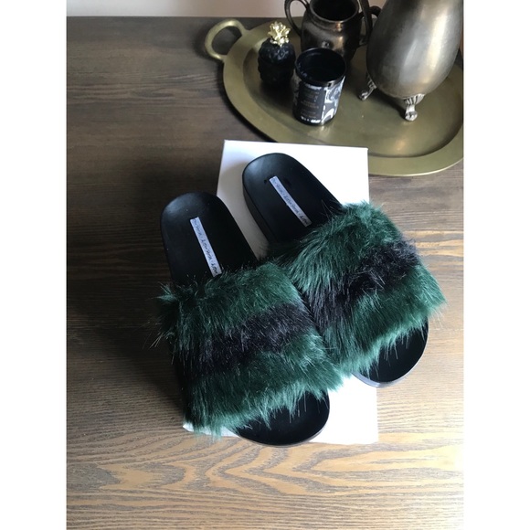 & Other Stories Faux Fur Slippers size 9.5 - Picture 3 of 4